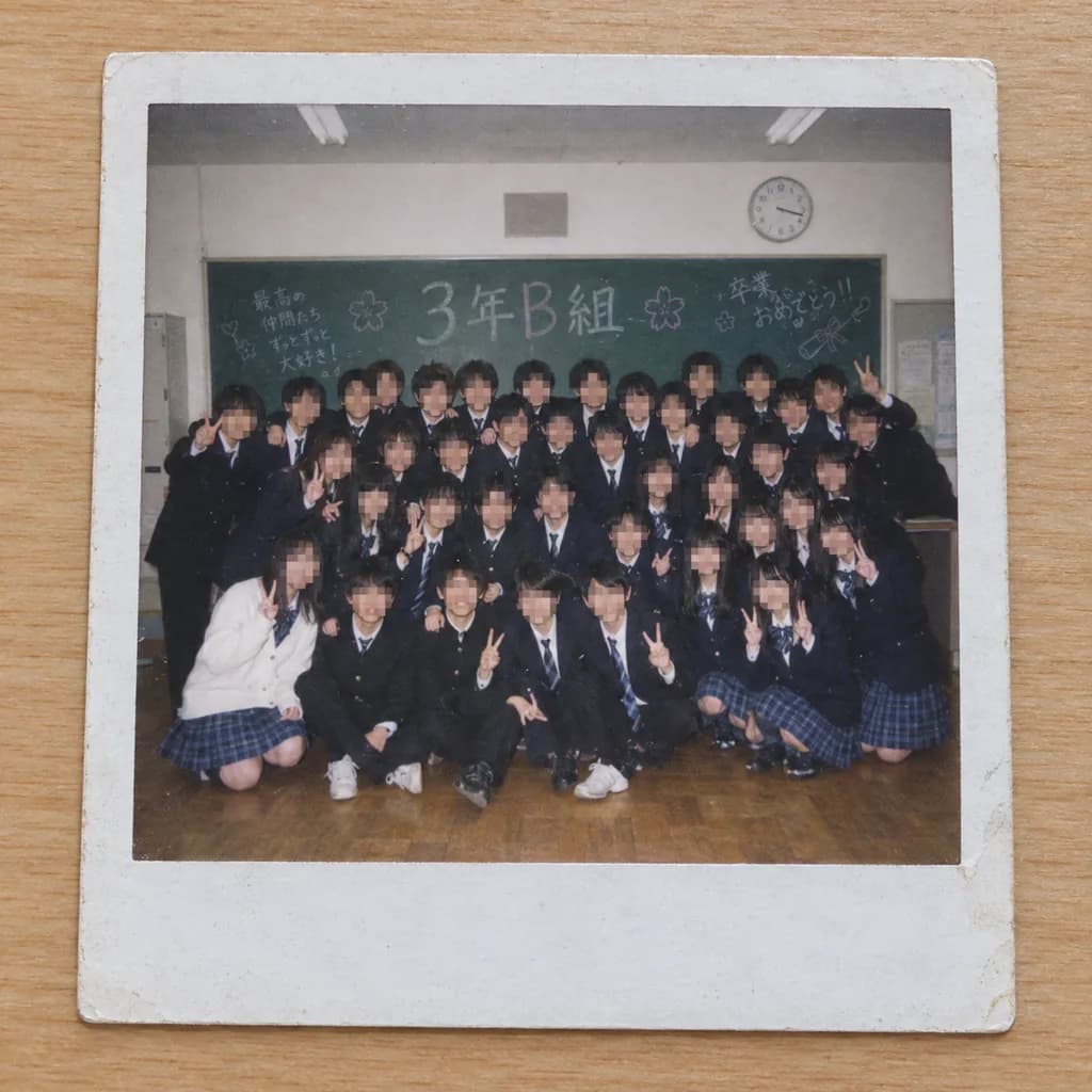 레트로 폴라로이드 일본 졸업 사진