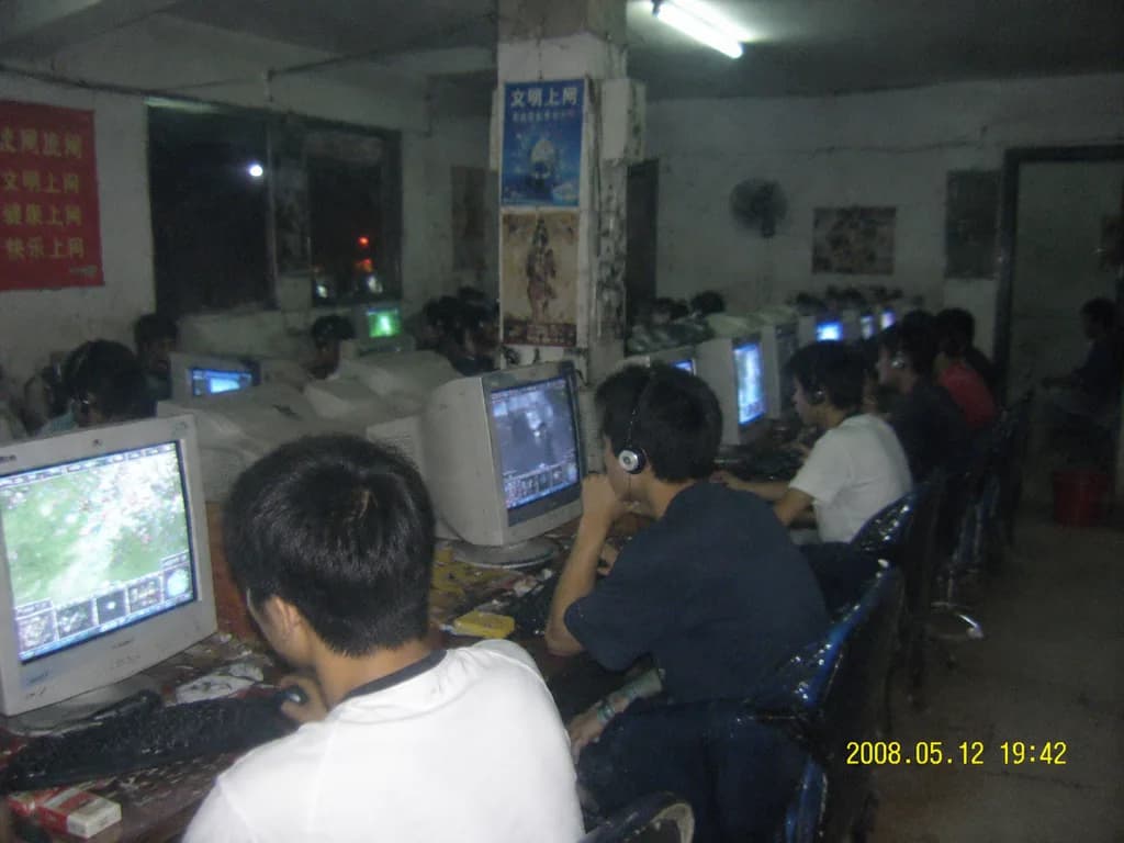 Nostalgic 2008 Chinese Internet Cafe