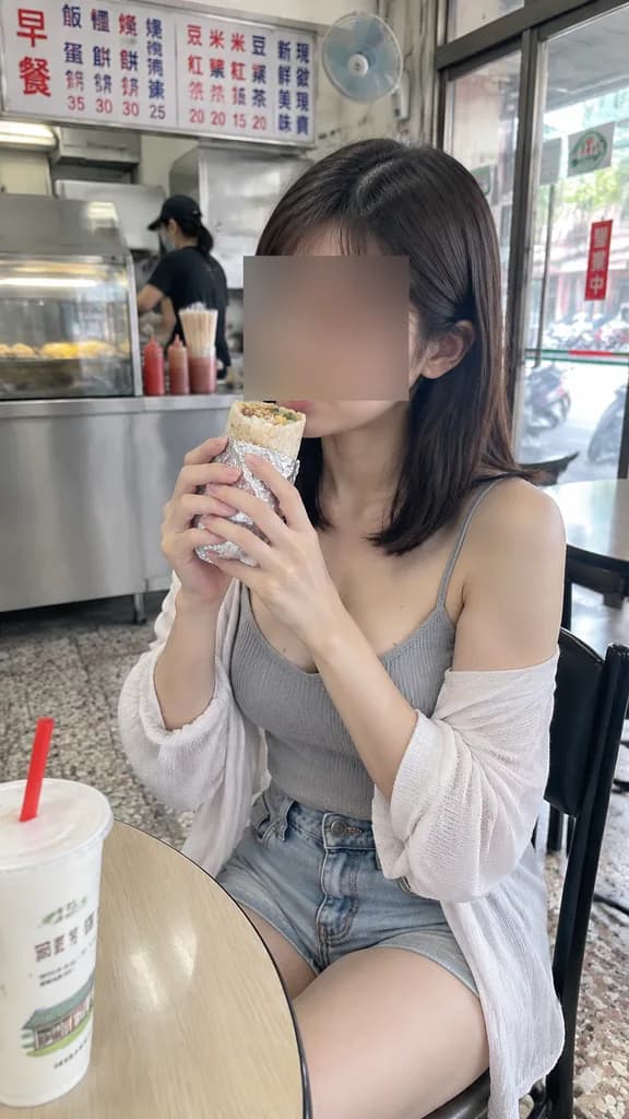台湾の朝食店スナップポートレート