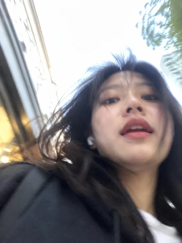 意外抓拍的真實手機自拍