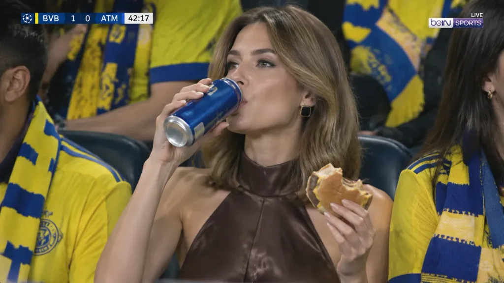Retrato Espontâneo de Transmissão Esportiva no Estádio