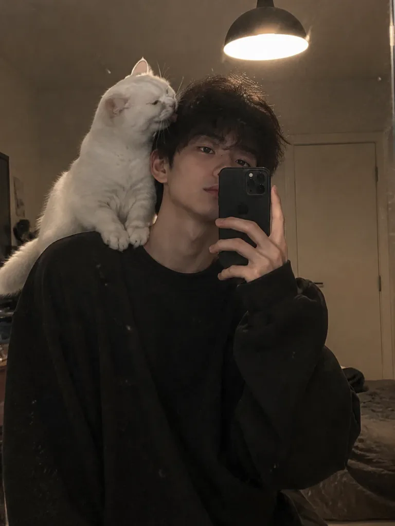 Selfie Acogedor Frente al Espejo con Gato