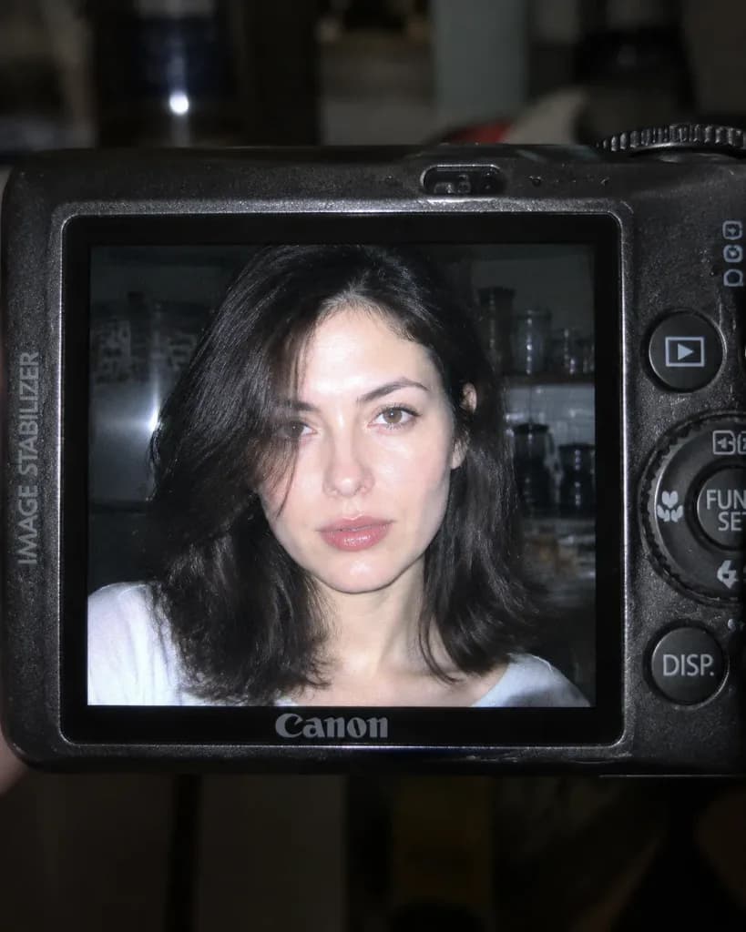 Retro Digicam Screen Flash Portrait