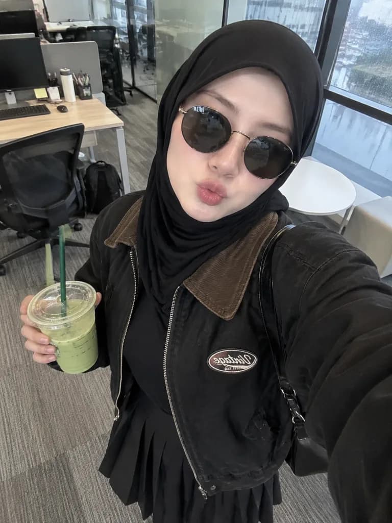 오피스 히잡 셀카 포트레이트