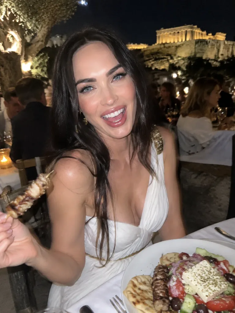Candid Amateur iPhone Celebrity Dinner