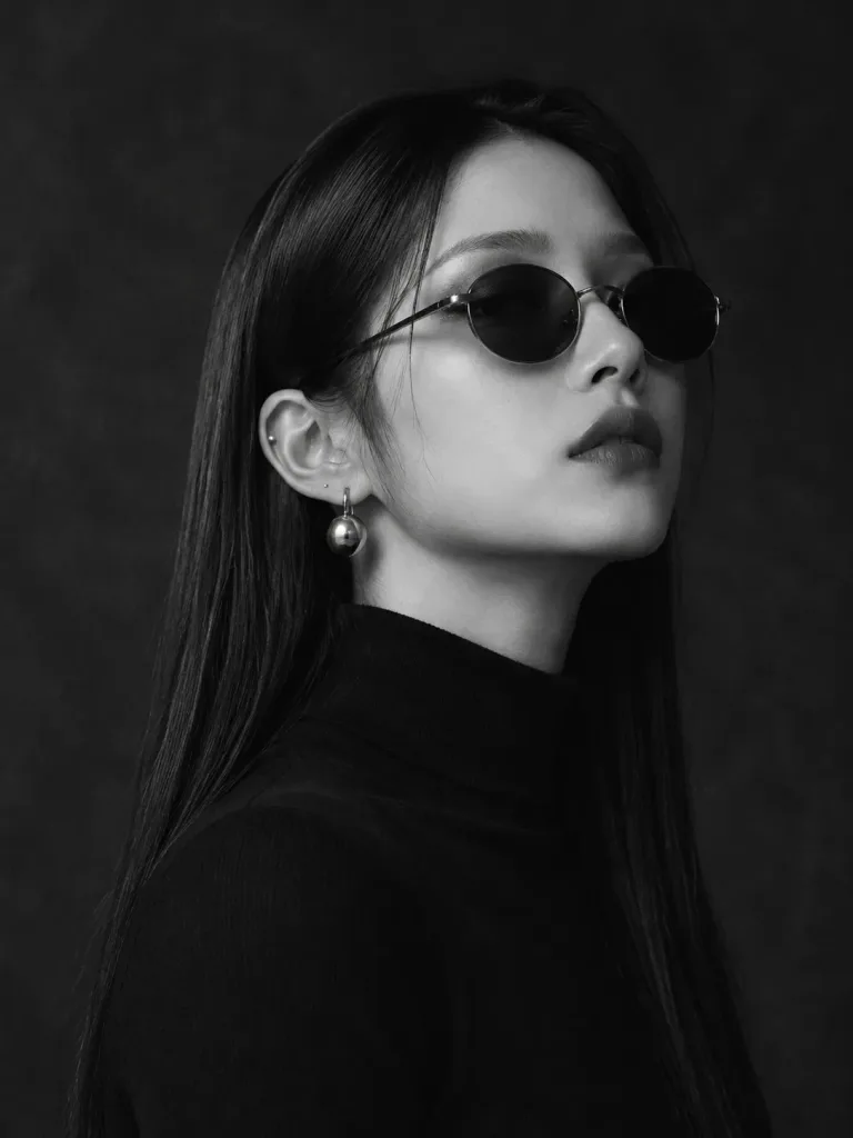 미니멀리스트 흑백 패션 포트레이트