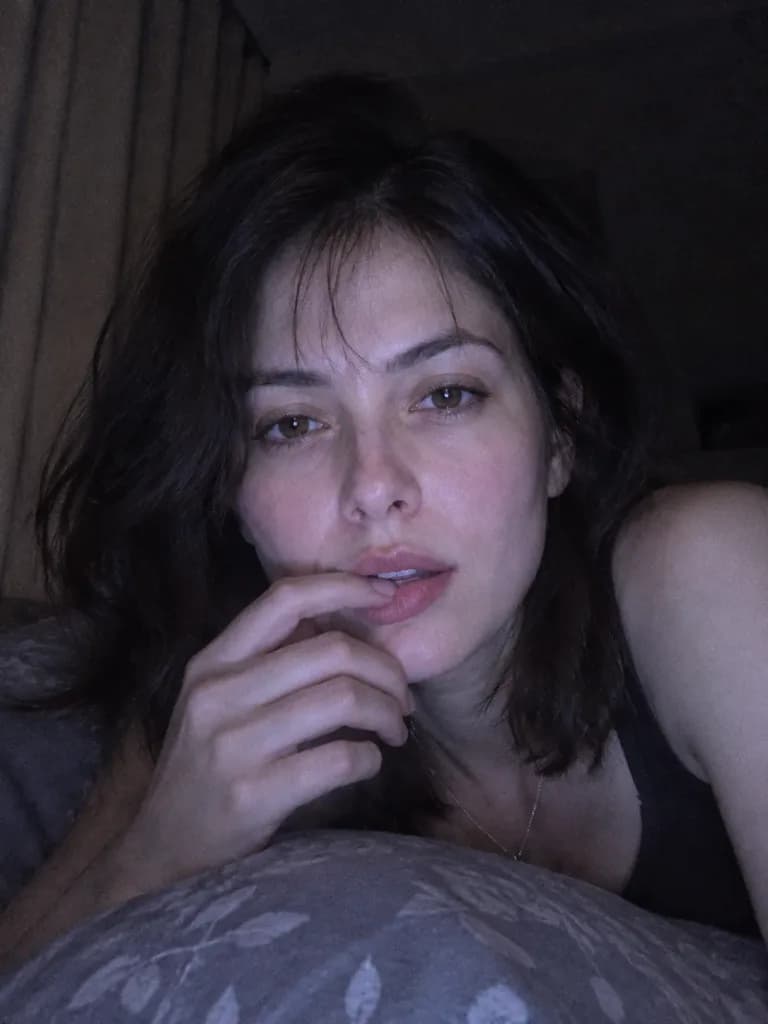 늦은 밤 저조도 폰 셀카